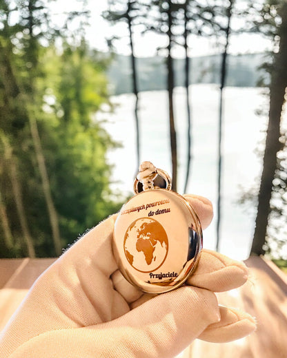 Klassische Taschenuhr mit römischen Ziffern und Kette, Quarz, Stahlglanz - Farbe Silber