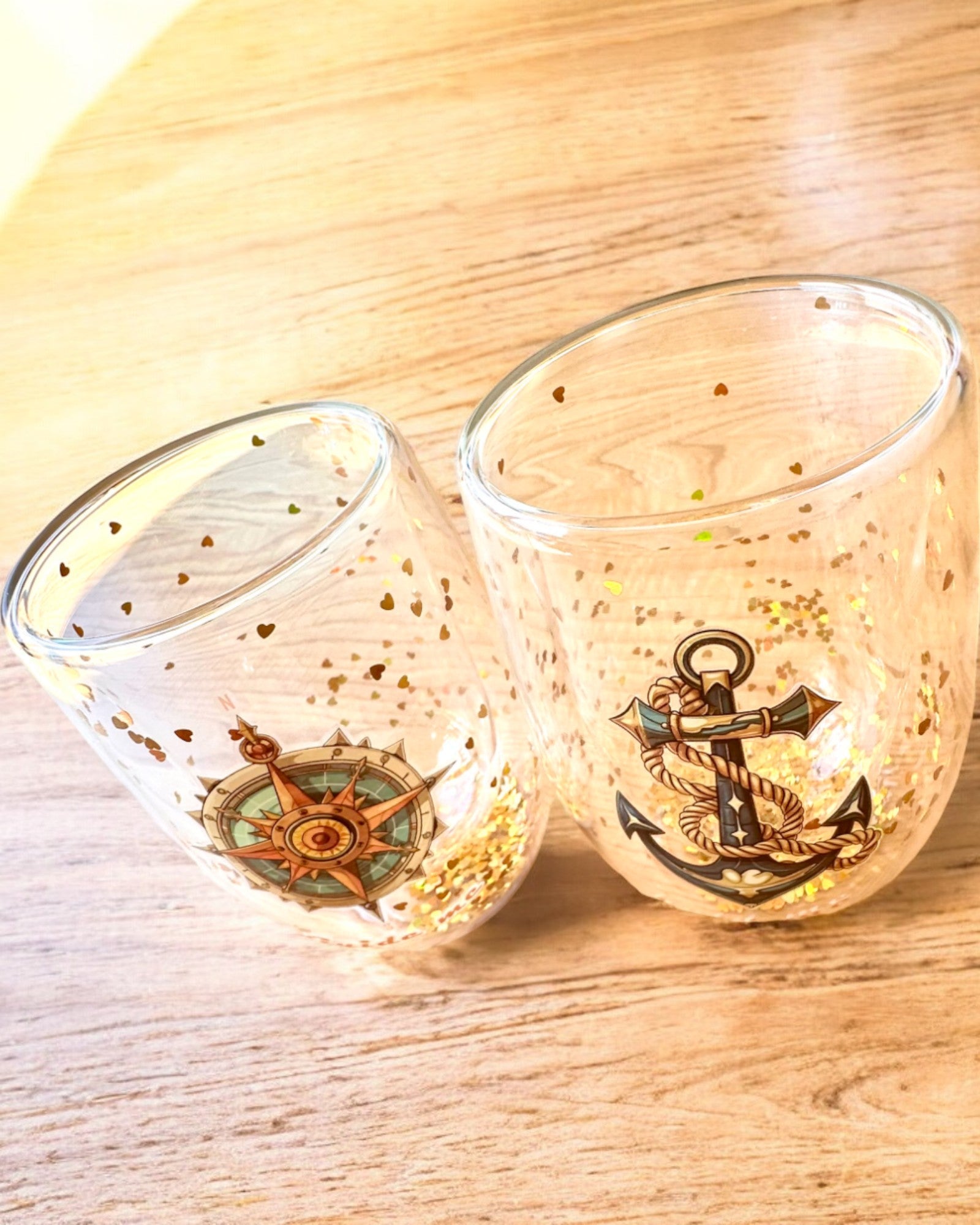 Gläser "Nautical Dreams" mit doppelten Wänden und goldenen Flakes - Set mit 2 Stück, 300 ml Fassungsvermögen, Möglichkeit zur Personalisierung durch Gravur