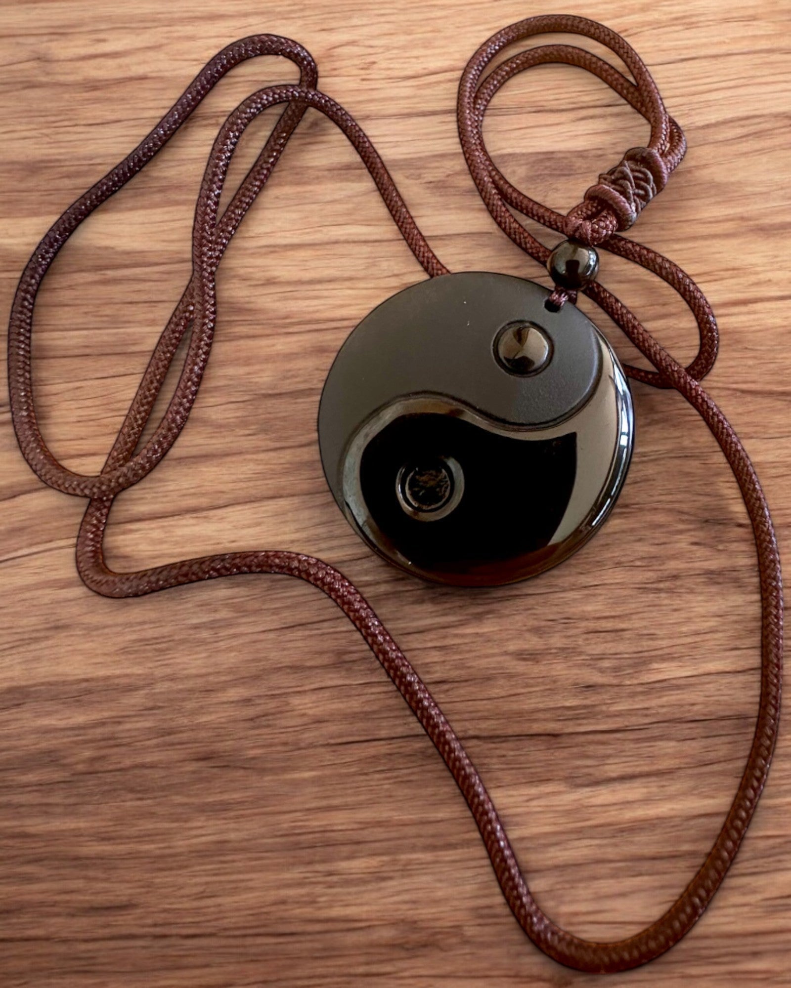 Boho-Halskette aus Obsidian Yin Yang Tai Chi, Möglichkeit zur Personalisierung mit Gravur als Geschenk