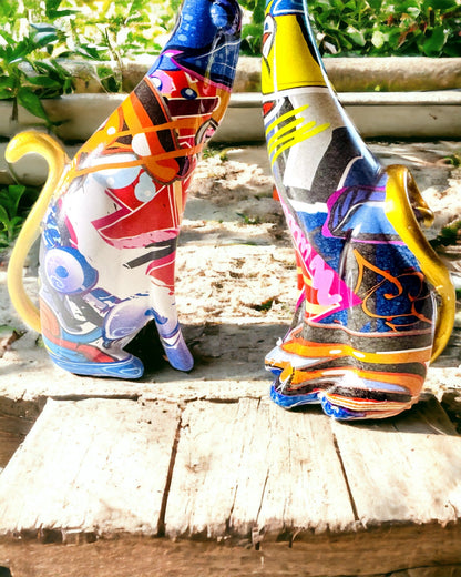 Abstrakte Katzenfiguren "ArtCats", Handbemalt, Harz – 25 cm, 2 Stück.