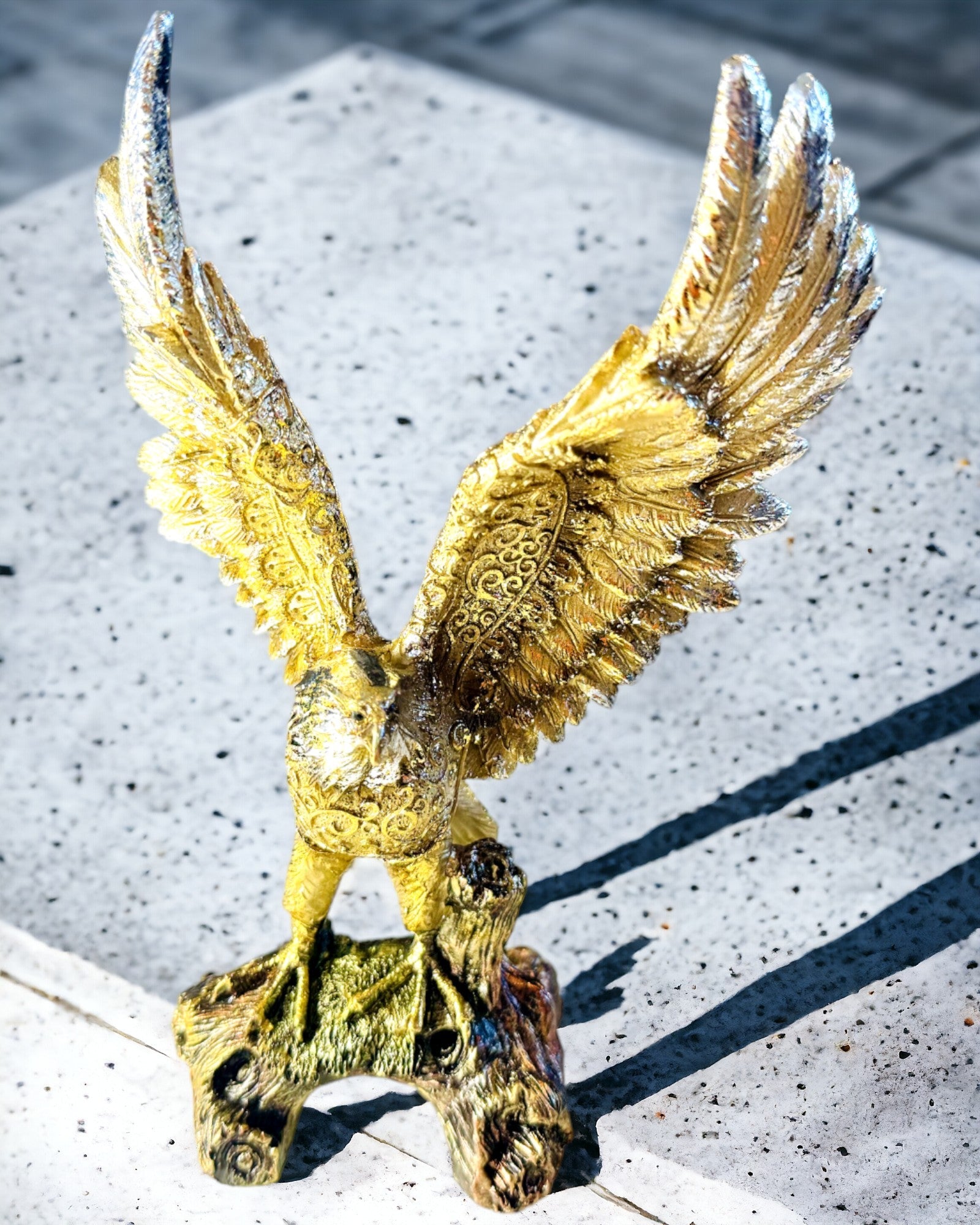 Statue "Goldener Adler" mit Personalisierungsoption - Dekoration aus Harz