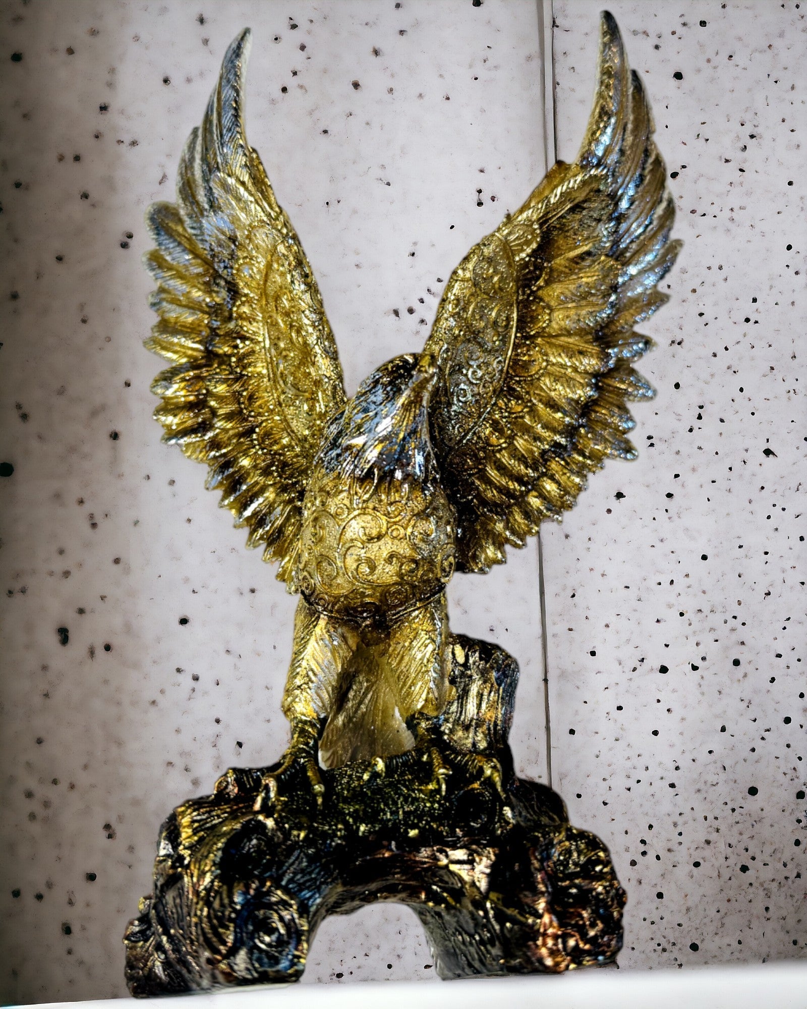 Statue "Goldener Adler" mit Personalisierungsoption - Dekoration aus Harz