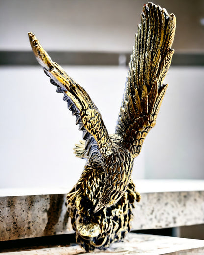 Königlicher Adler – Dekorative Figur aus Harz mit Gravuroption