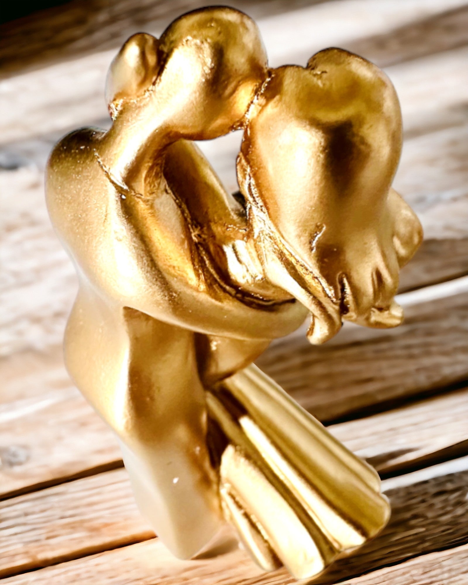 Goldener Tanz der Liebe - Kleine dekorative Figur mit Gravuroption